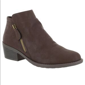 Easy Street Gusto Comfort Booties Brown Matte Zippered 5.5M New